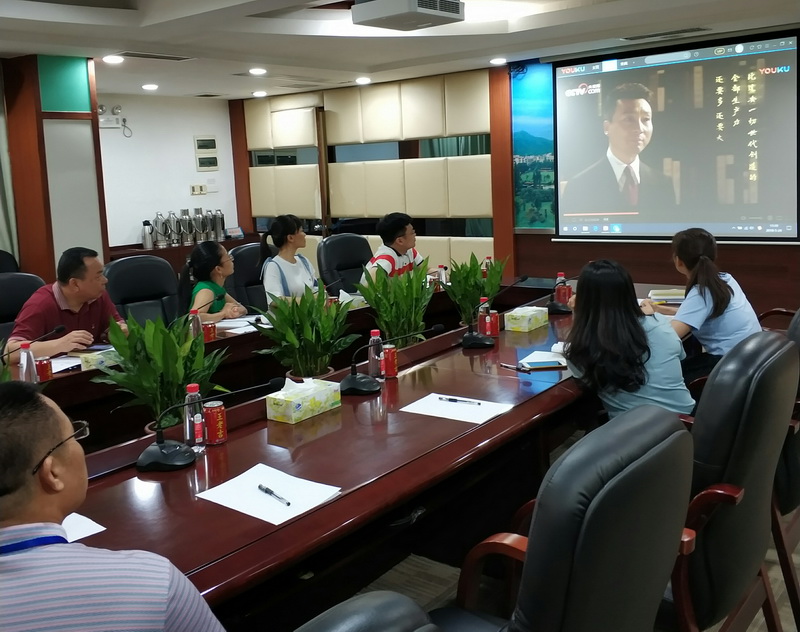不忘初心、坚定信仰，，，，，，，重温《共产党宣言》——第五党支部第一党小组开展主题党日活动