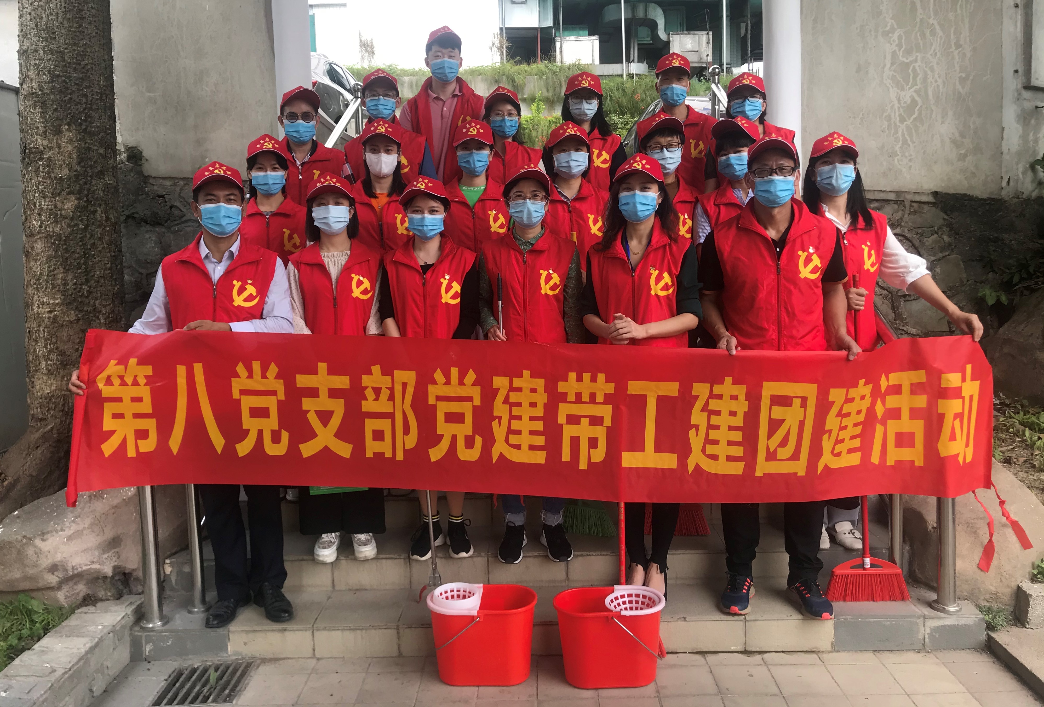 防疫有我，，，爱卫偕行——记第八党支部主题党日活动