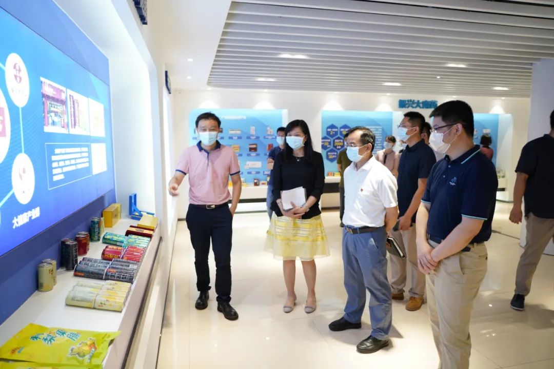 白云区科工商信局向导一行到广药集团XPJ调研