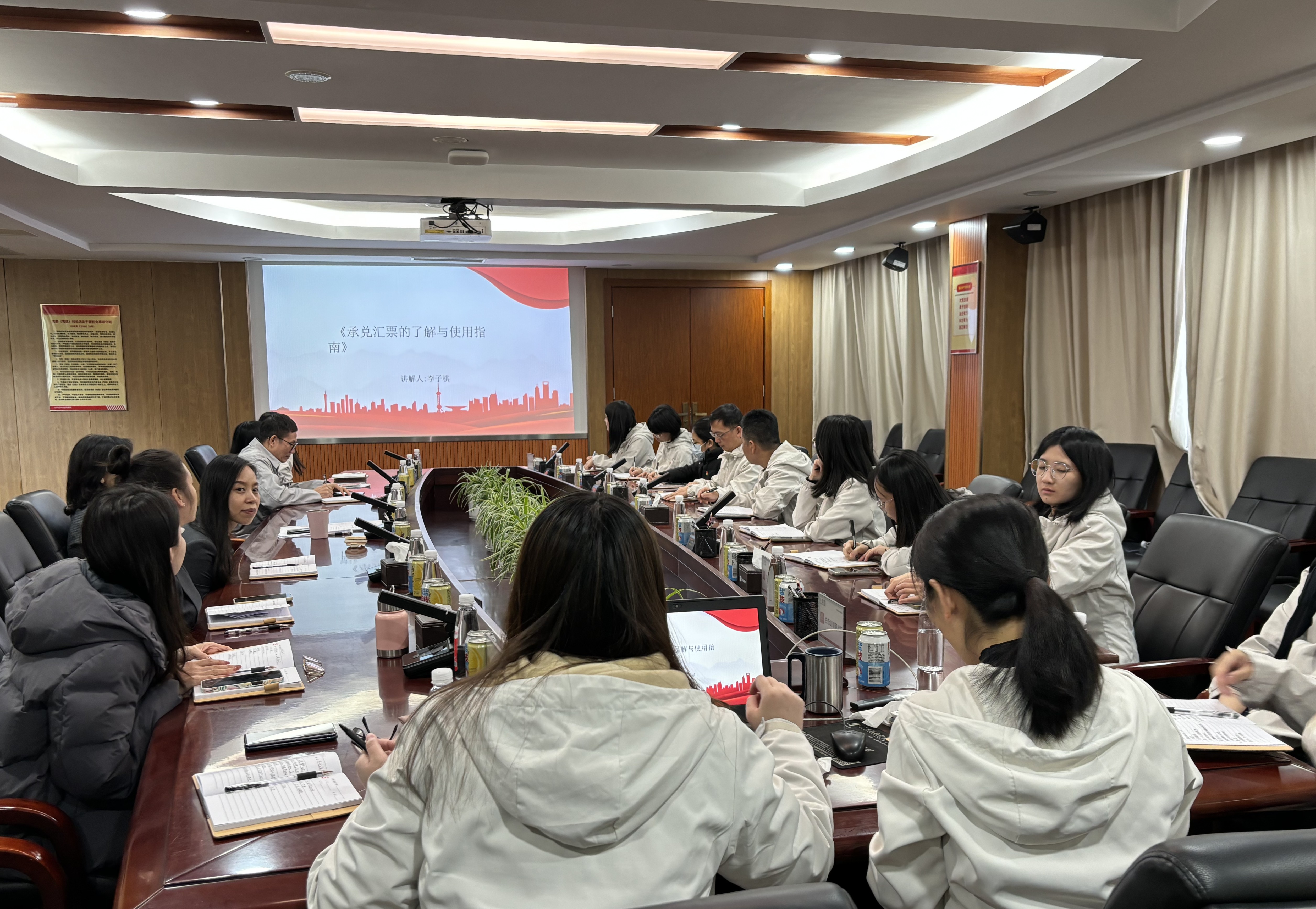 周全提升党员素养，，，，，，，打造学习型党支部——总厂第八党支部开展党员小课堂活动